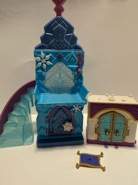 Disney Doorables Frozen and Aladdin Playset Piece Lot